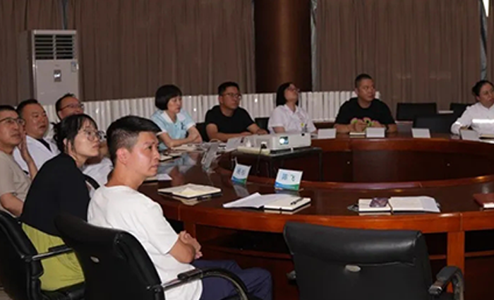 成都显微手足外科医院召开 2025 年二季度各管理委员会会议
